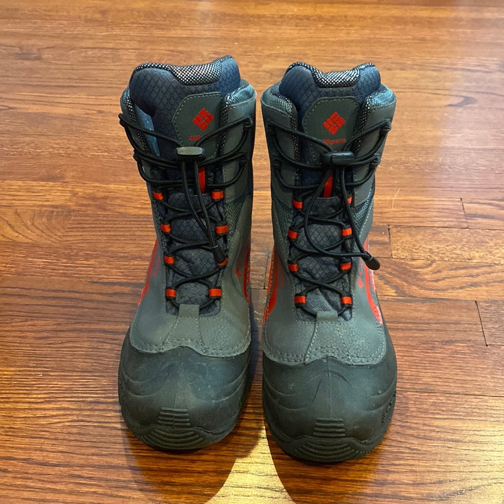 Boys Columbia winter boots. Sz 7.
